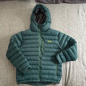 Stio Men Hometown Down Hooded Jacket
Like New! Worn once.